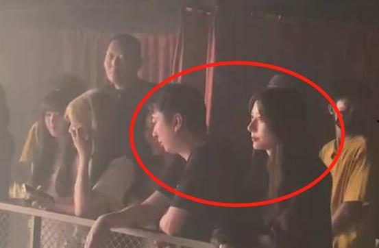 网红老师吃瓜图片,揭秘娱乐圈幕后真相  第2张